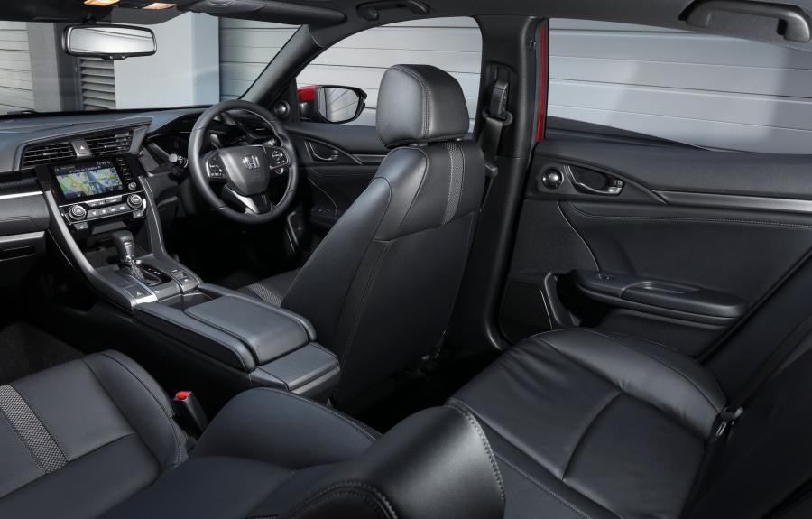 Интерьер Honda Civic VTi-LX Hatchback (FK) 2020 года  (AU) (фото 2 из 36)